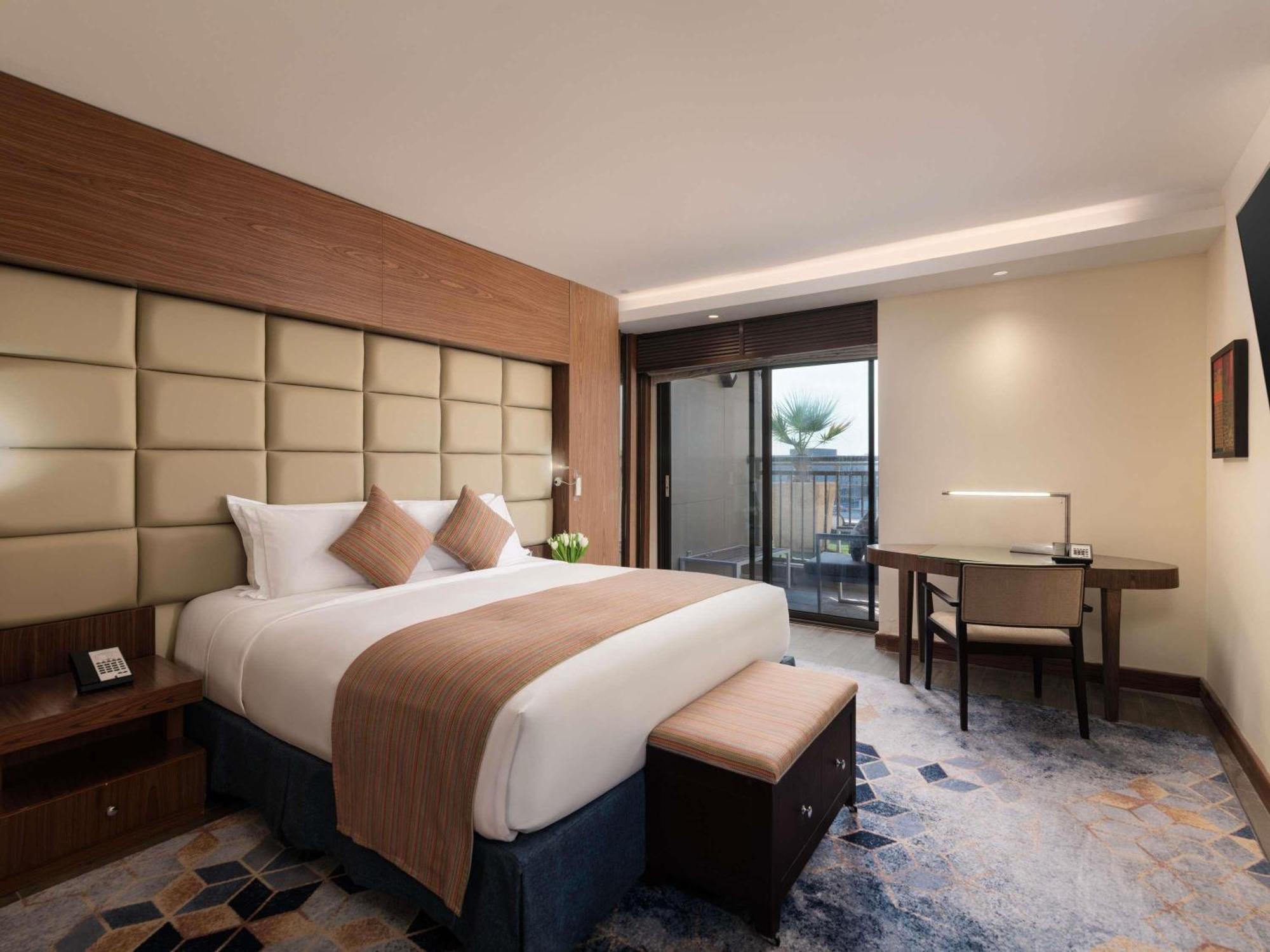 Family Suite Club Access with Balcony and City View